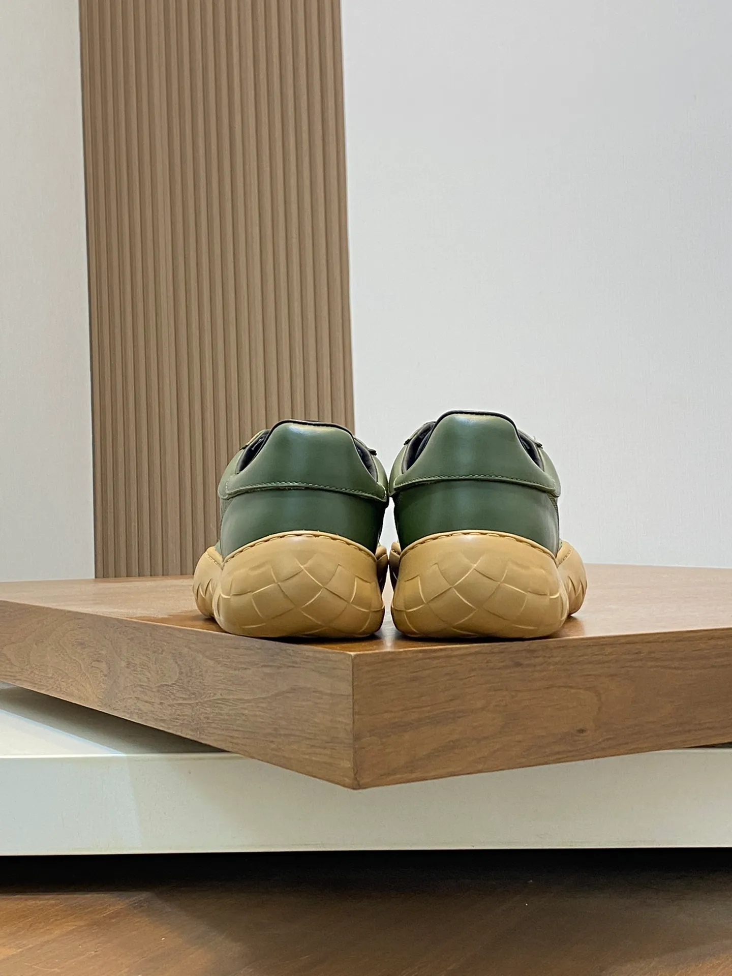 Men's men's shoes 💰480 [New style] ⛺️⛺️BV-Bottega Veneta men's Apollo sneakers. Run to the next stop at a brisk and comfortable pace. This casual shoe is a nylon and suede cowhide lace-up sneaker. Material: Fabric stitching cowhide and cow suede. Rubber outsole Size: 38-44 (45 can be customized